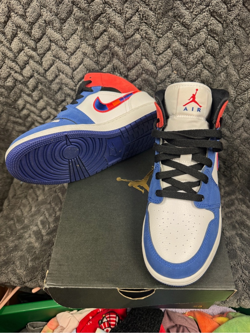 Air Jordan 1 Mid Rush Blue University Red